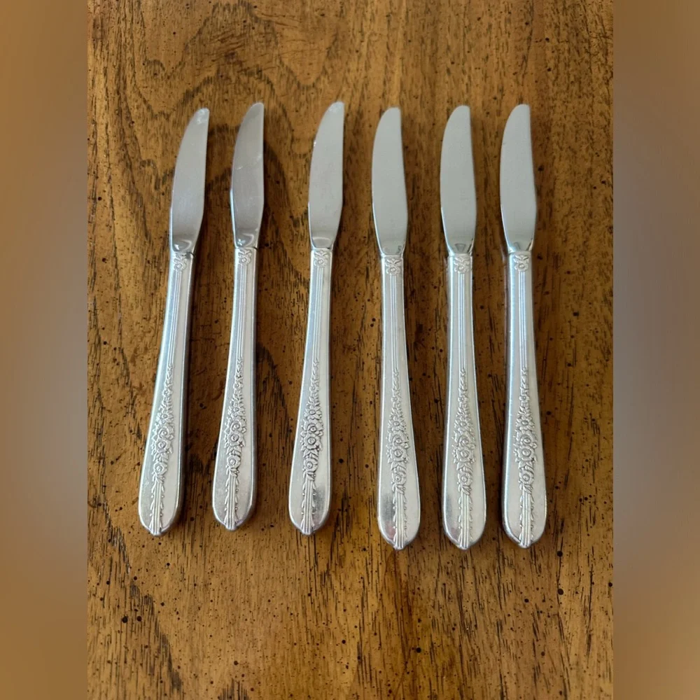 Vintage Nobility, silver plate 1939 Royal Rose Knives set of 6. Preowned